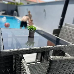  Apartment Maleo
